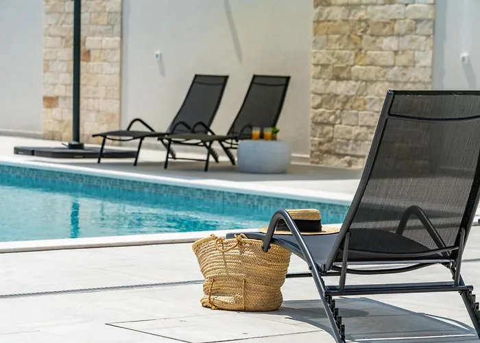 65 Large 55m2 Private Heated Pool Peaceful Escape Villa *